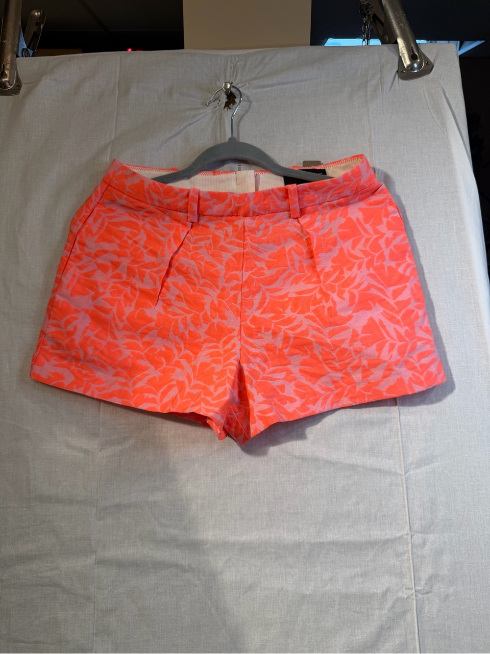 JCREW Size 4 Women's Coral Pink Leaf Jacquard Shorts rear Zipper  w/Tags